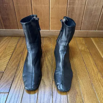 ZARA 가죽 블랙 숏부츠 중간 힐