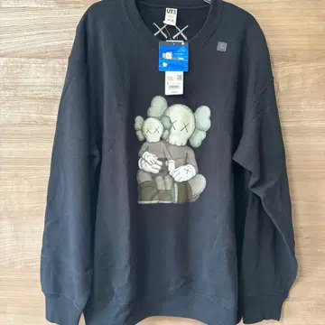 UT x KAWS 콜라보 트레이닝복 L 사이즈 블랙