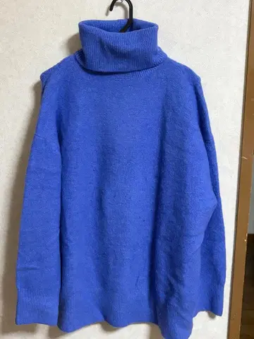 ZARA 파랑 터틀넥 니트