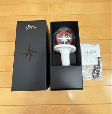 Stray Kids 응원봉 빨간색 화이트