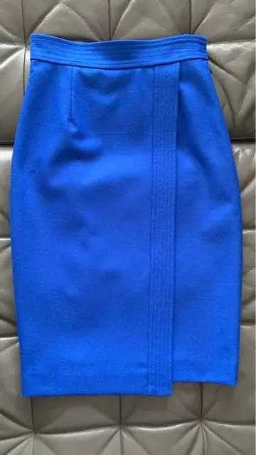 UNITED ARROWS 로얄 블루 무릎 기장 타이트 스커트