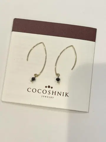 코코슈닉 K10 블랙 다이아 귀걸이