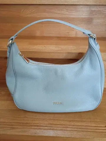 [ 새상품급 ] 훌라 원 숄더백 올 가죽 로고 금장 장식 초승달 하프문