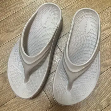 OOFOS OOMEGA 우메가 베이지 샌들 노마드