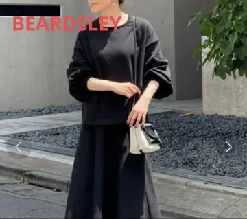 미사용에 가까운 BEARDSLEY 비어즐리 워셔블 통통 소매 니트 블랙