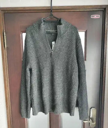 다크 그레이 지퍼 니트 스웨터