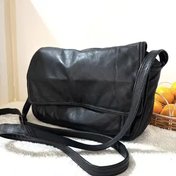 Kawano 블랙 가죽 숄더백