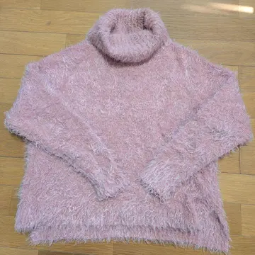 PINK 터틀넥 스웨터