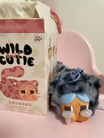 POPMART CRYBABY WILDCUTIE 블루 데님