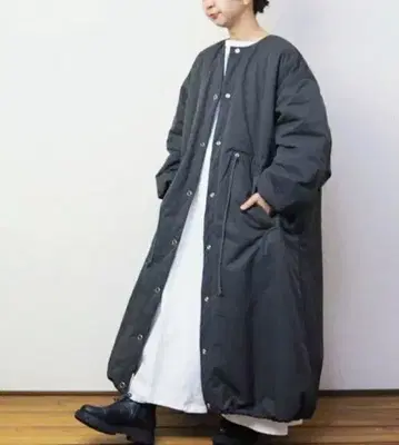 AUG 오버 롱 가스 코트 블랙