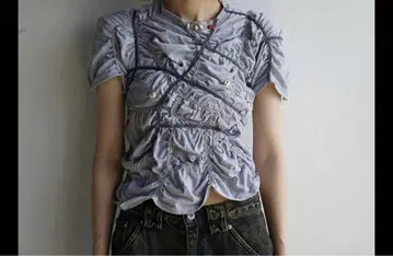 Celeste Burgoyne OYSTER TEE fysika