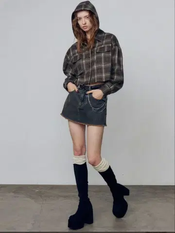 EMODA 크롭 후드 셔츠
