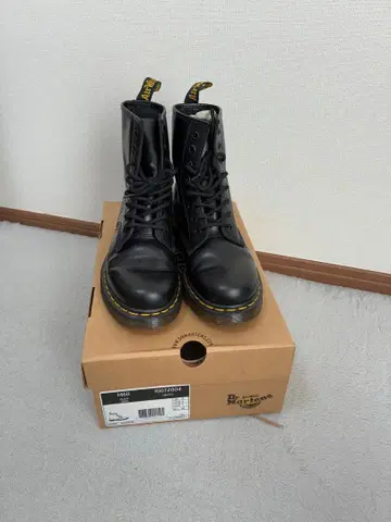 [ 새상품급 ] Dr. Martens 8홀 부츠