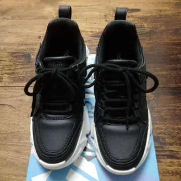 오리엔탈 트래픽 통굽 스니커즈 25cm