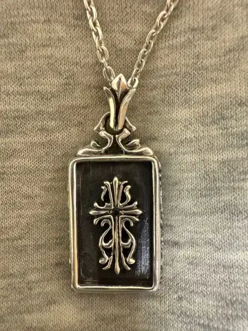 A&G 크로스 프레임드 펜던트 Cross Flamed Pendant