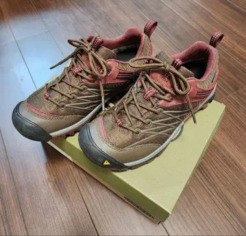 주말 가격 인하 KEEN 23.5cm