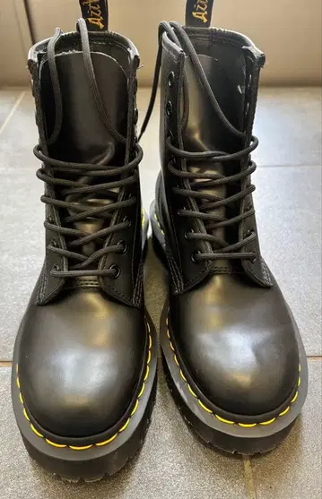 Dr. Martens 1460 8홀 부츠