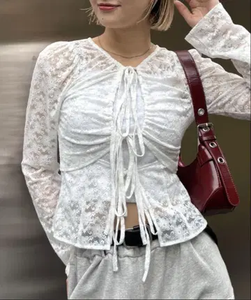 후즈후 갤러리 모듬 개더 코일 디자인 셔츠