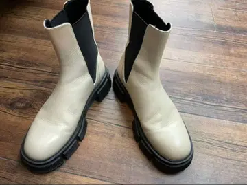 ZARA 트랙 밑창 가죽 부츠 사이드 고어 부츠