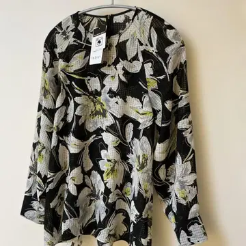 인디비 꽃무늬 A라인 블라우스 38