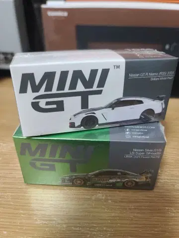 MINI GT Nissan GT-R Nismo & Silvia S15