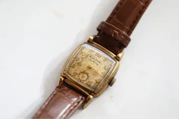Bulova 수동 와인딩 시계 골드
