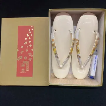 카구라자카 노포 스케로쿠 아이보리 조리 꽃무늬 하나오 박스형