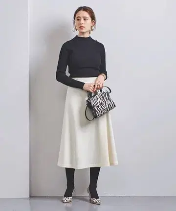 유나이티드 애로우즈 플레어 스커트 화이트 울 38
