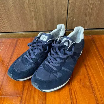 MIZUNO 네이비 스니커즈 M라인