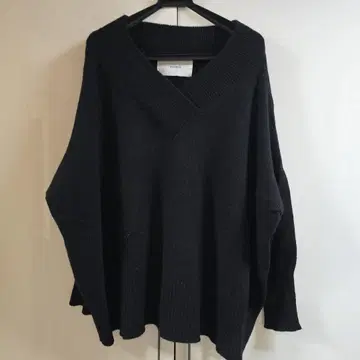 ADAWAS 블랙 V넥 니트