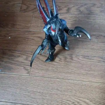 고질라 피규어 블랙과 빨간색 깃털 포함 약 15cm