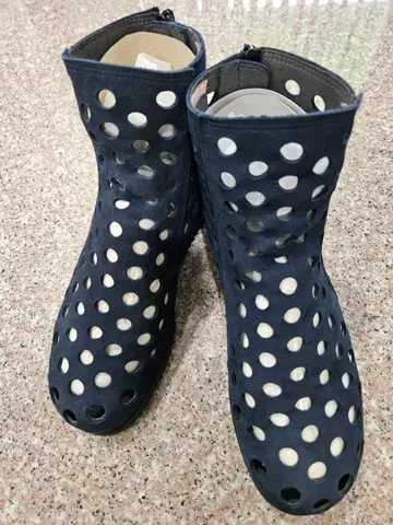 네이비 숏부츠 펀칭 스웨이드