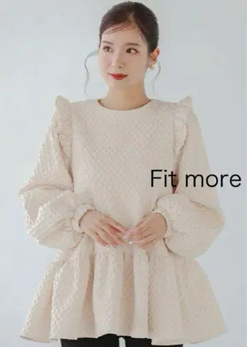 핏모어 완판템 다이아 자카드 티어드 상의 한정판 베이지