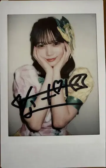 CUTIE STREET 마나베 나기사 친필 사인 폴라로이드