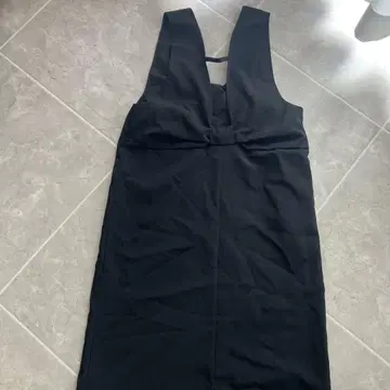블랙 V넥 살로펫 스커트