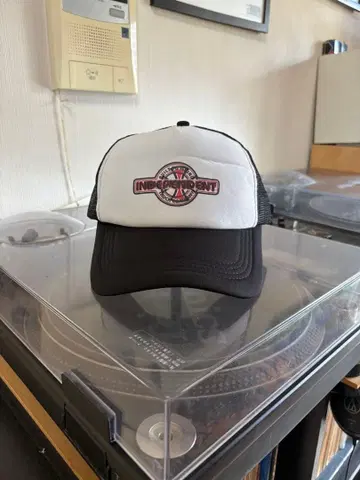 인디펜던트 트랙 컴퍼니 메쉬 캡 아이언 크로스 스케이트보드