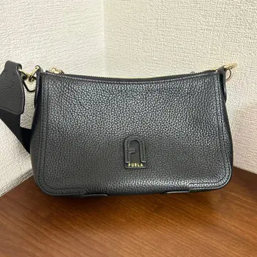 FURLA 블랙 가죽 숄더백