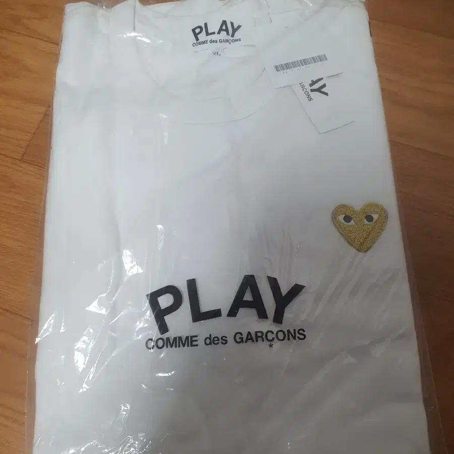 Comme des Garçons Play Gold Emblem Sleeve White