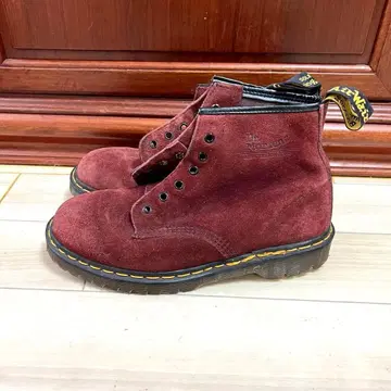 데드스탁 닥터마틴 6홀 made in England