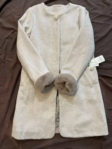 MAJESTIC LEGON 퍼 소매 노카라 코트 모카