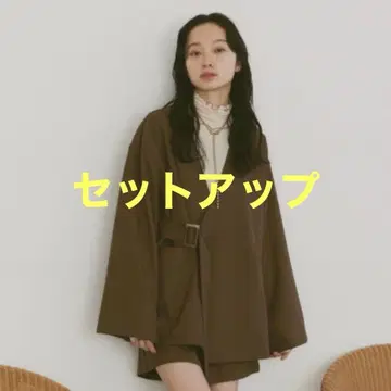 moitytto 소매 버튼 벨트 부착 자켓 숏팬츠