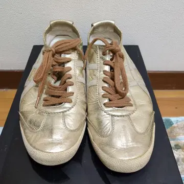 오니츠카타이거 골드 스니커즈