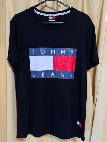 TOMMY JEANS 블랙 T셔츠 LARGE