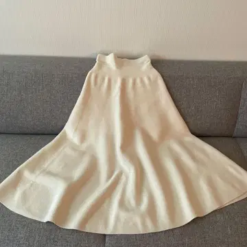 마이랜 MYLAN 크림색 플레어 롱 스커트! 캐시미어 함유!