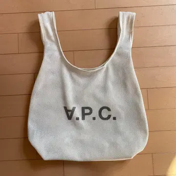 A.P.C. 메쉬 토트백 V.P.C.
