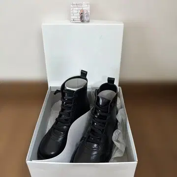 인코르제 블랙 가죽 하이컷 부츠