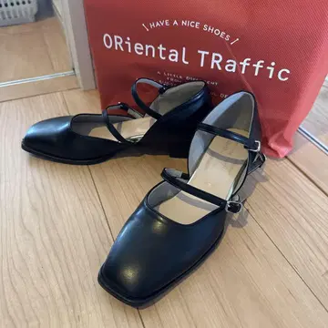 ORiental TRaffic 스트랩 펌프스 블랙