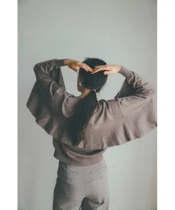 CLANE 클라네 백 프릴 니트탑 브라운