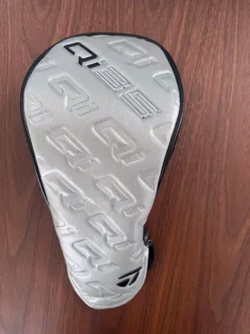 [새상품,미사용] TaylorMade Qi 35 드라이버용 골프헤드커버
