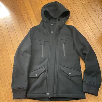 TK 블랙 후드 부착 코트